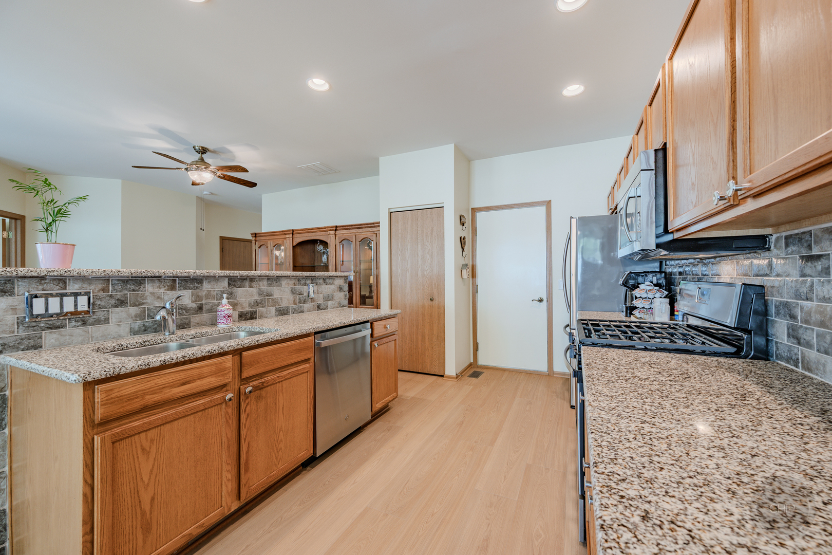 1577 W Ludington Circle, Romeoville, IL 60446