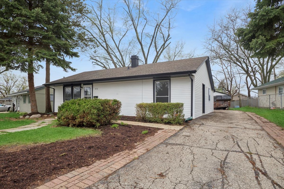 972 Osage Court, Carpentersville, IL 60110