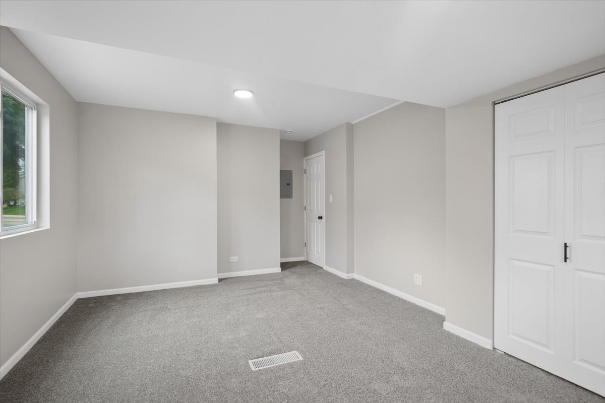 972 Osage Court, Carpentersville, IL 60110