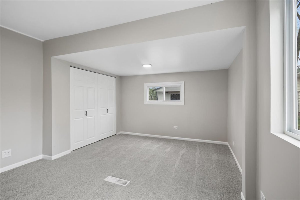 972 Osage Court, Carpentersville, IL 60110