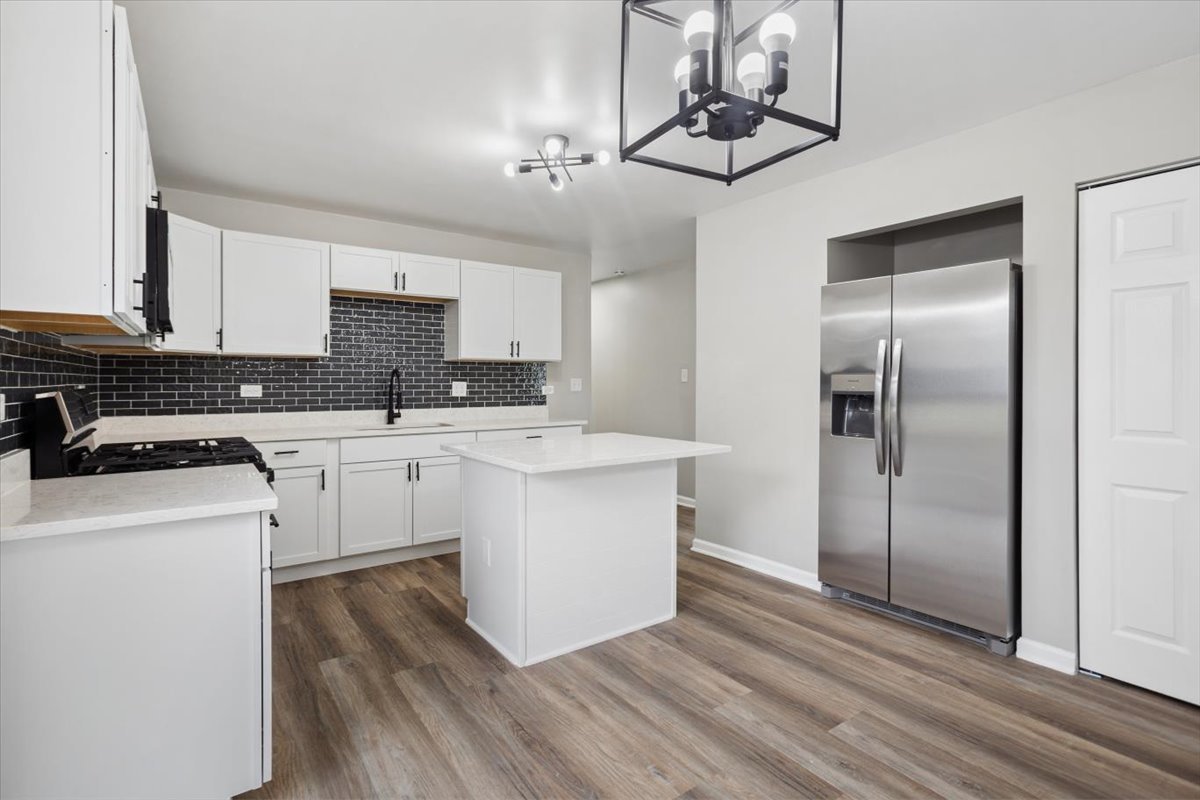 972 Osage Court, Carpentersville, IL 60110