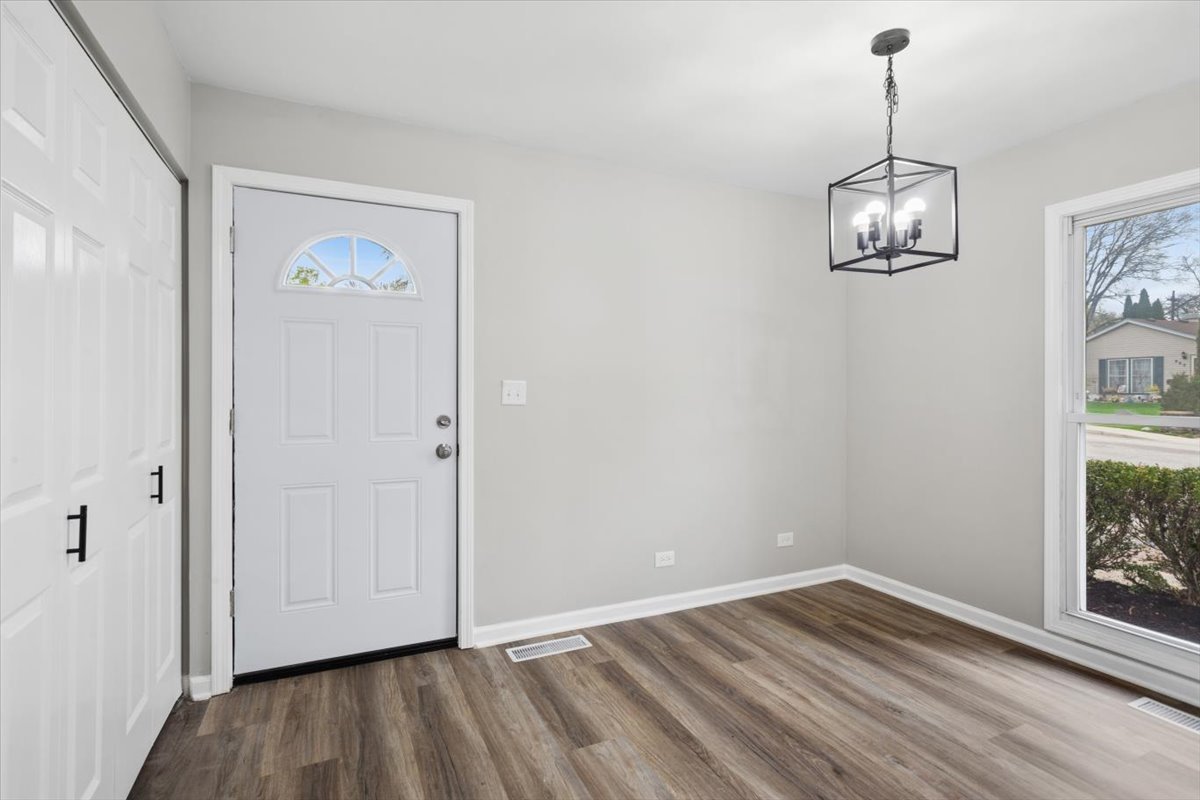 972 Osage Court, Carpentersville, IL 60110