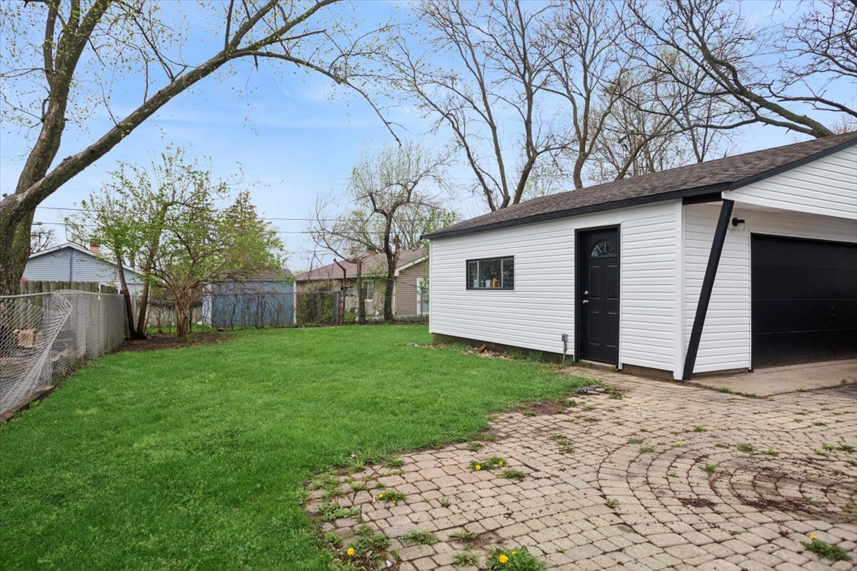 972 Osage Court, Carpentersville, IL 60110