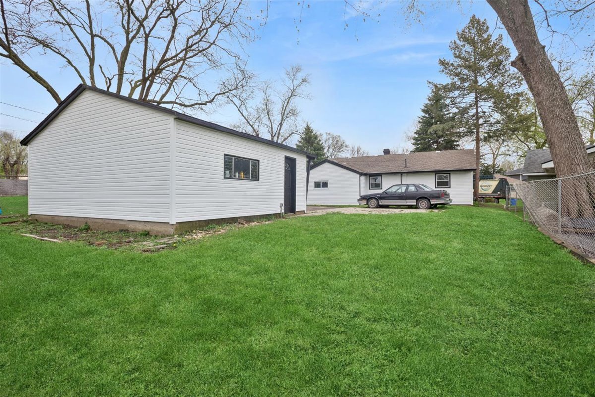 972 Osage Court, Carpentersville, IL 60110