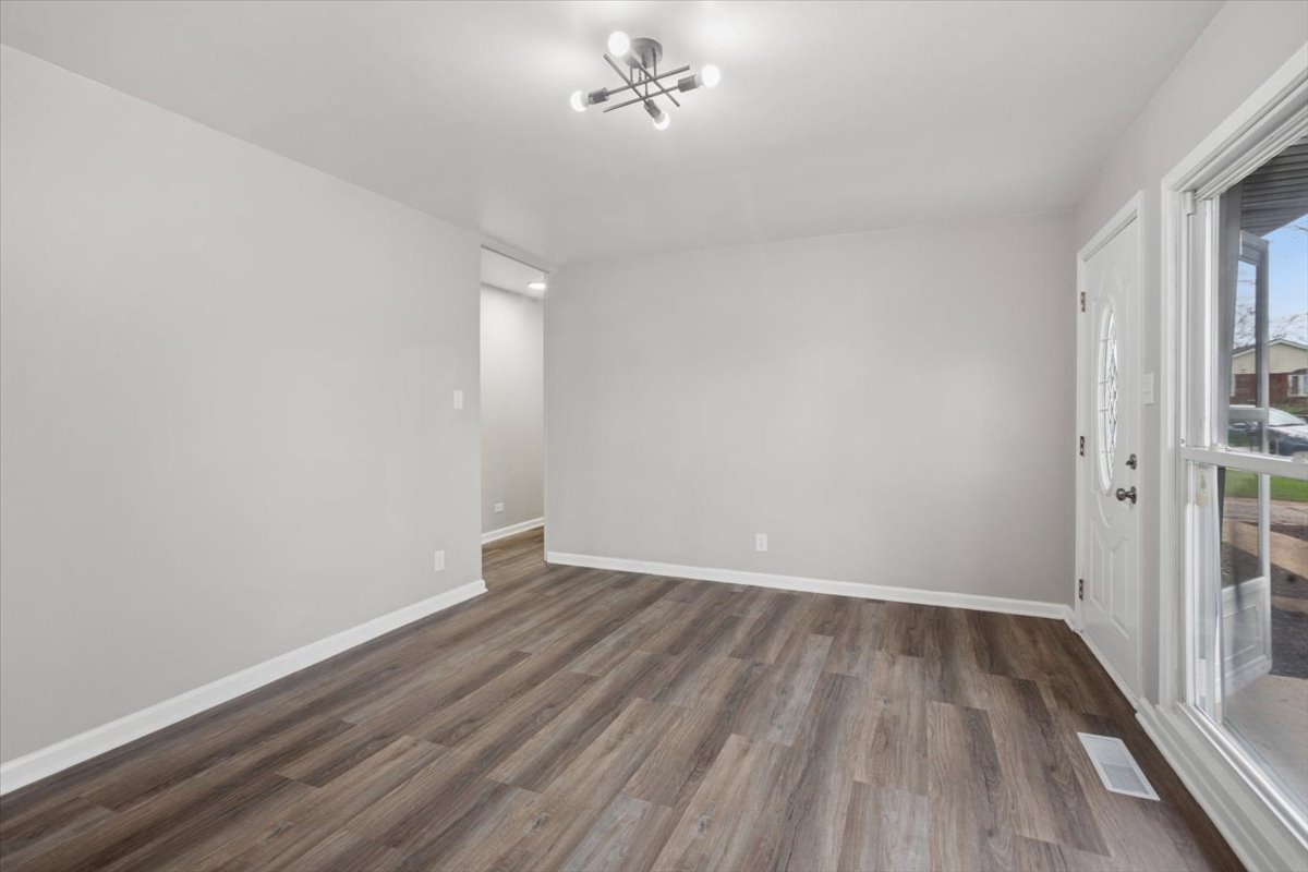 972 Osage Court, Carpentersville, IL 60110