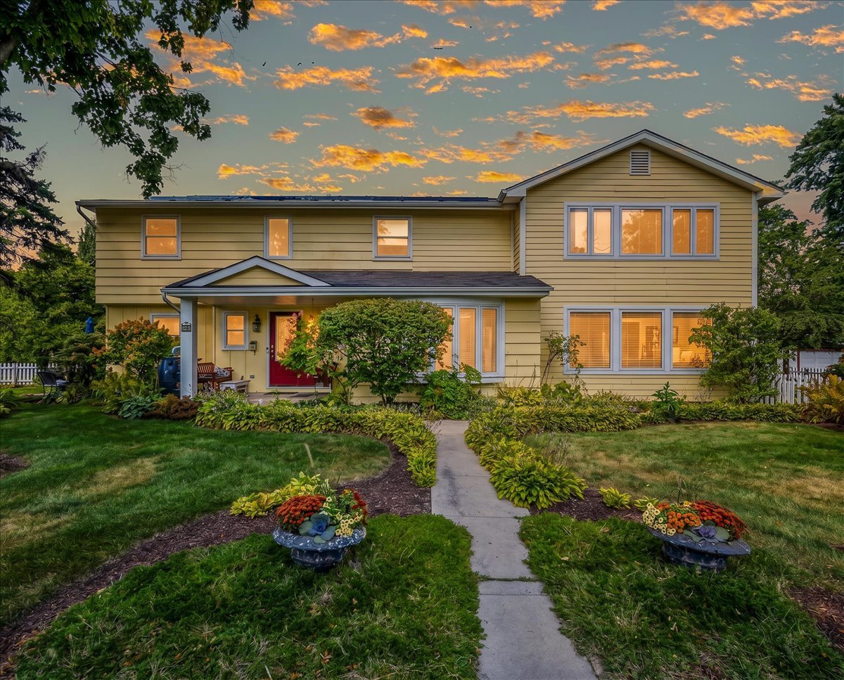 83 N Park Boulevard, Glen Ellyn, IL 60137