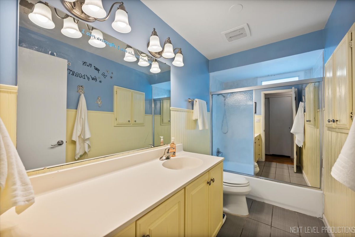 83 N Park Boulevard, Glen Ellyn, IL 60137