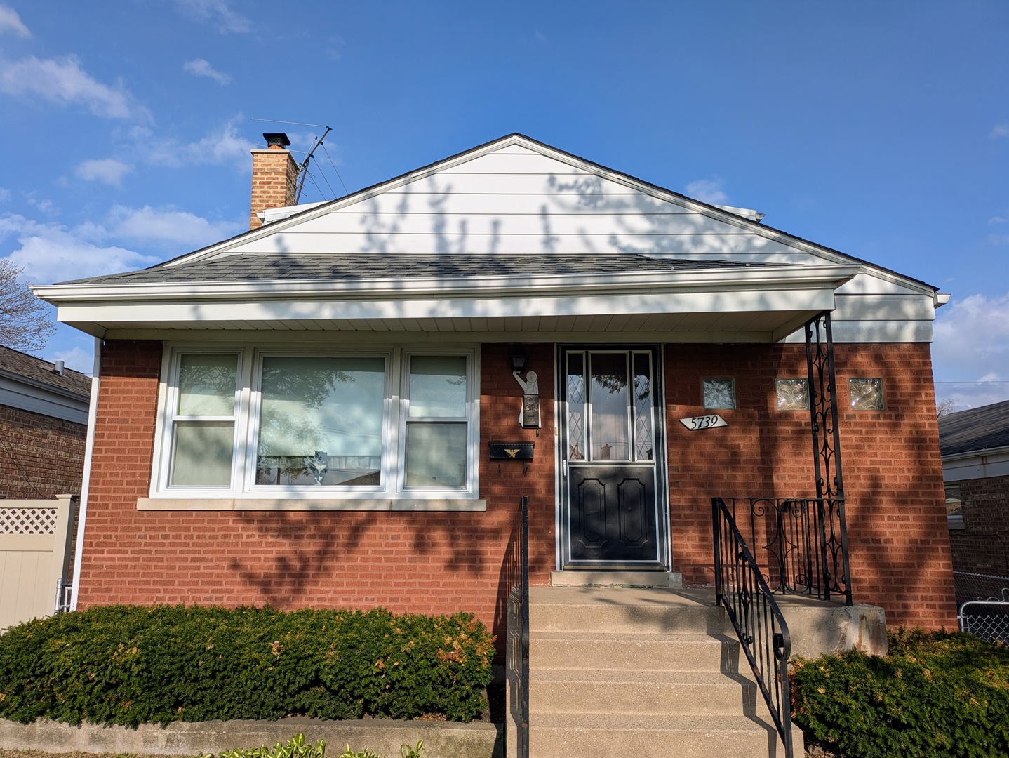 5739 S Mayfield Avenue, Chicago, IL 60638