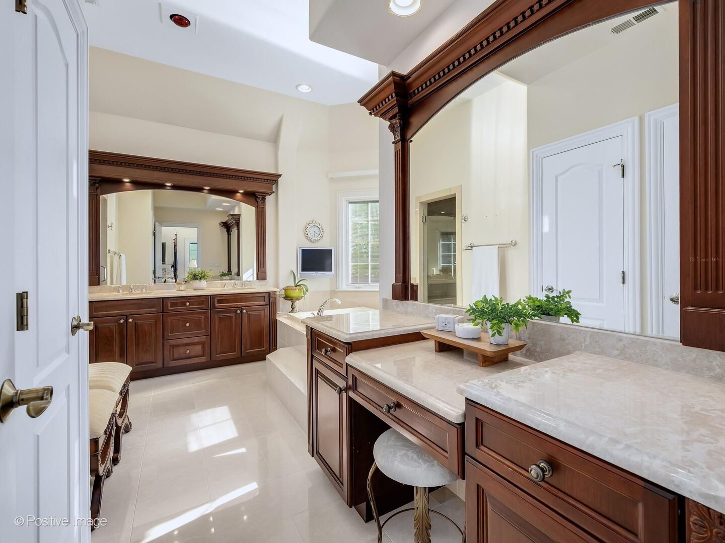 620 S Waiola Avenue, La Grange, IL 60525