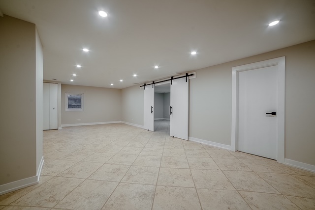 19W071 Avenue Chateaux, Oak Brook, IL 60523