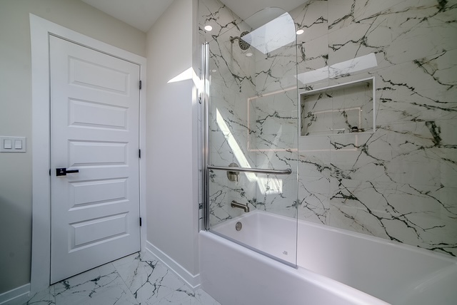 19W071 Avenue Chateaux, Oak Brook, IL 60523