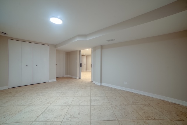 19W071 Avenue Chateaux, Oak Brook, IL 60523