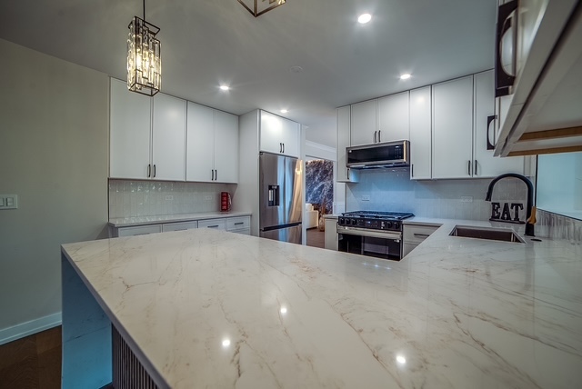 19W071 Avenue Chateaux, Oak Brook, IL 60523