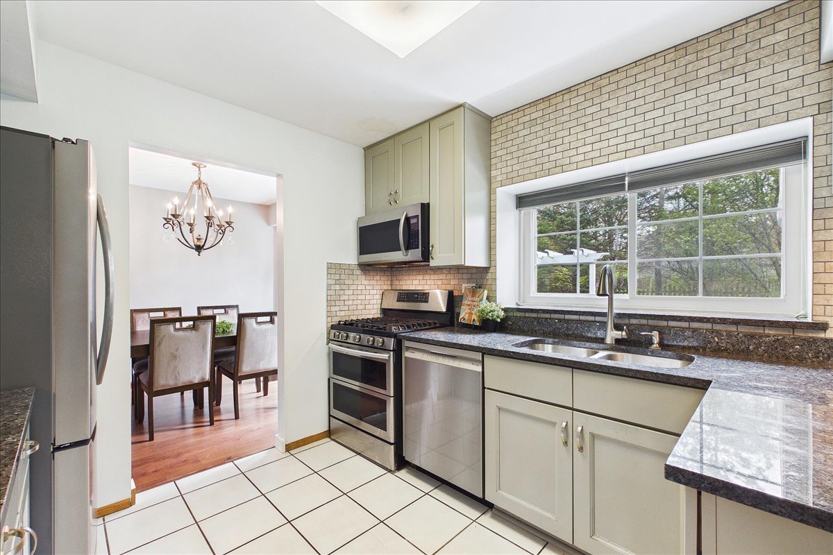 2655 Lindrick Lane, Aurora, IL 60504