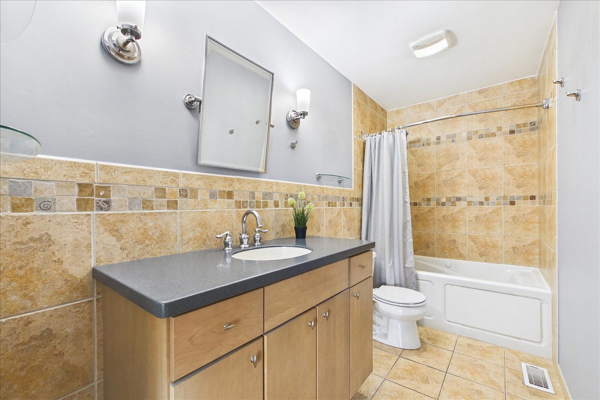 2655 Lindrick Lane, Aurora, IL 60504