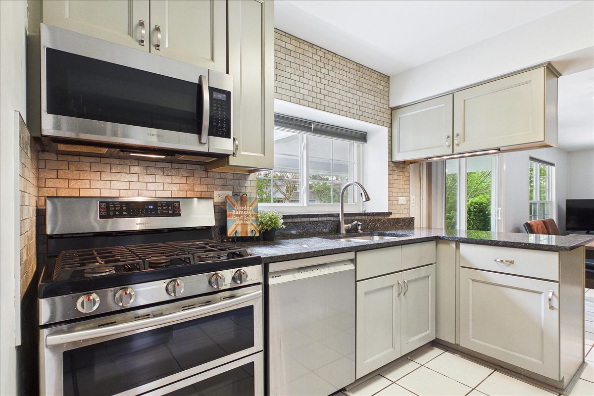 2655 Lindrick Lane, Aurora, IL 60504