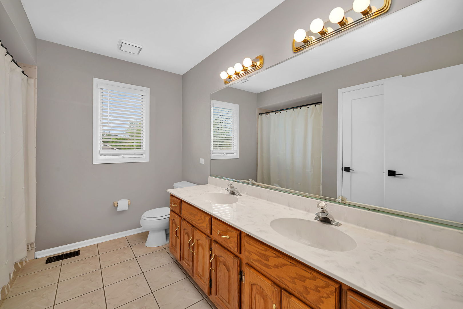 6 W Wend Street, Lemont, IL 60439