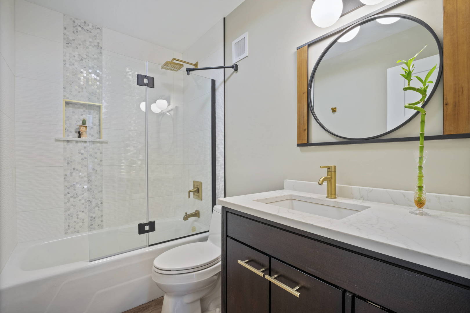 2 Oak Brook Club Drive #C310, Oak Brook, IL 60523