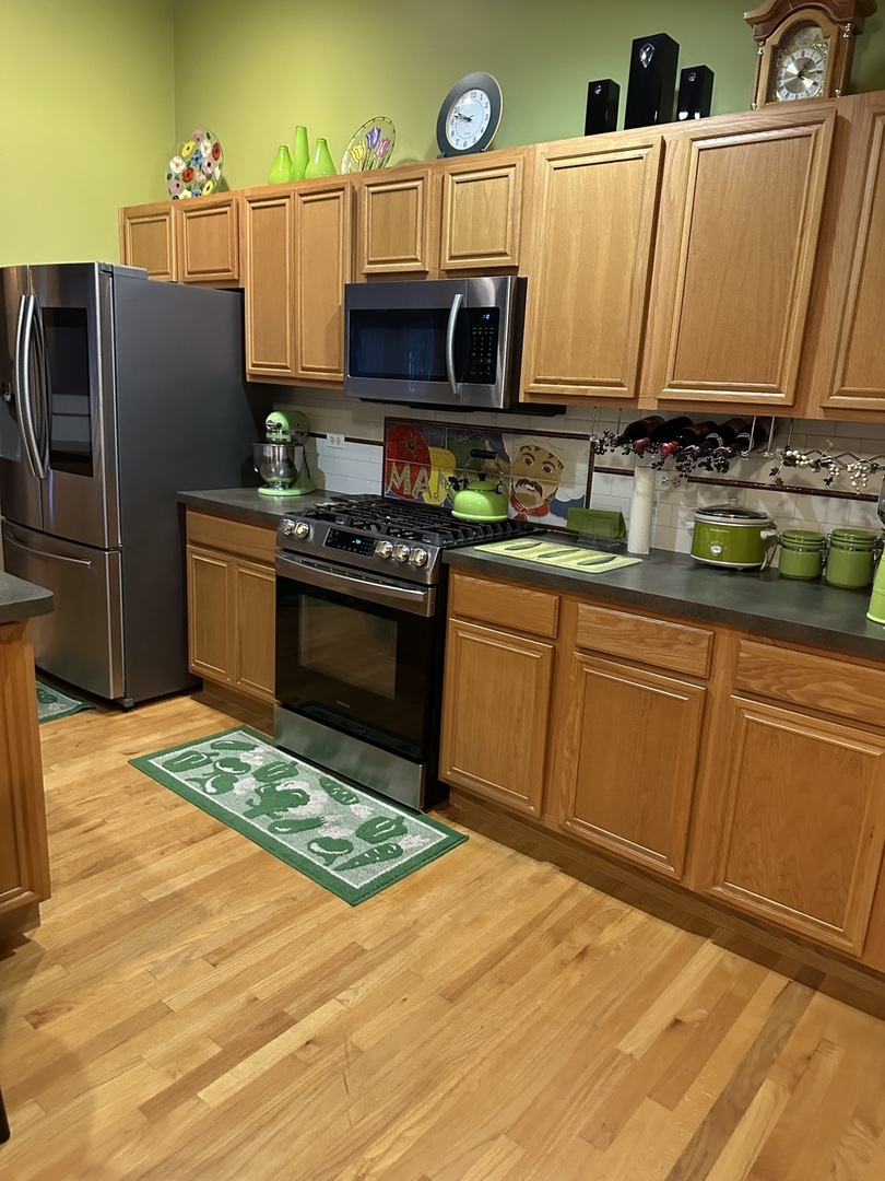 6620 S Pond View Drive, Tinley Park, IL 60477