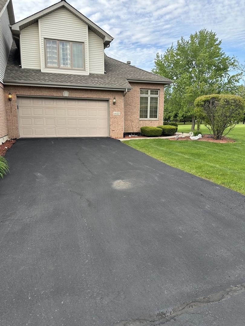 6620 S Pond View Drive, Tinley Park, IL 60477