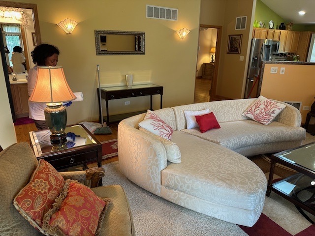 6620 S Pond View Drive, Tinley Park, IL 60477