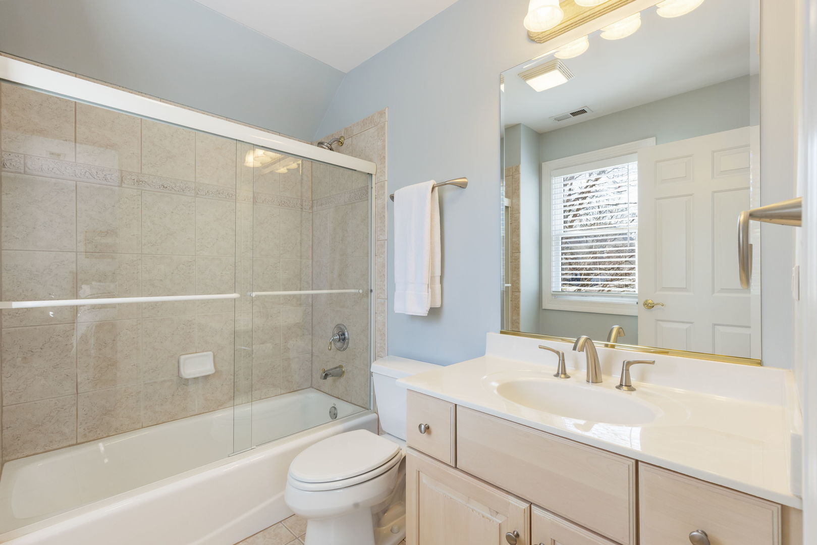 148 Jane Court, Clarendon Hills, IL 60514