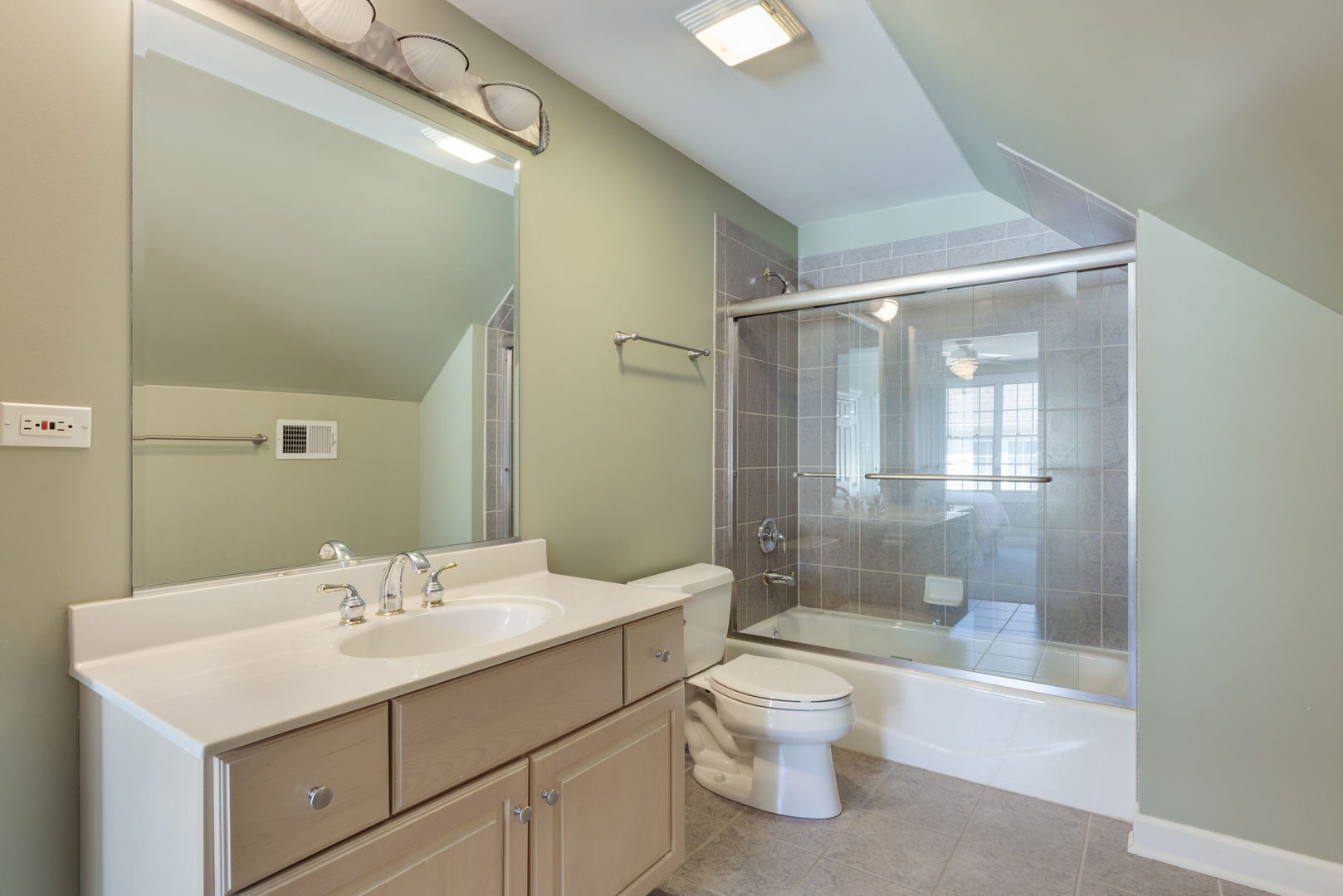 148 Jane Court, Clarendon Hills, IL 60514