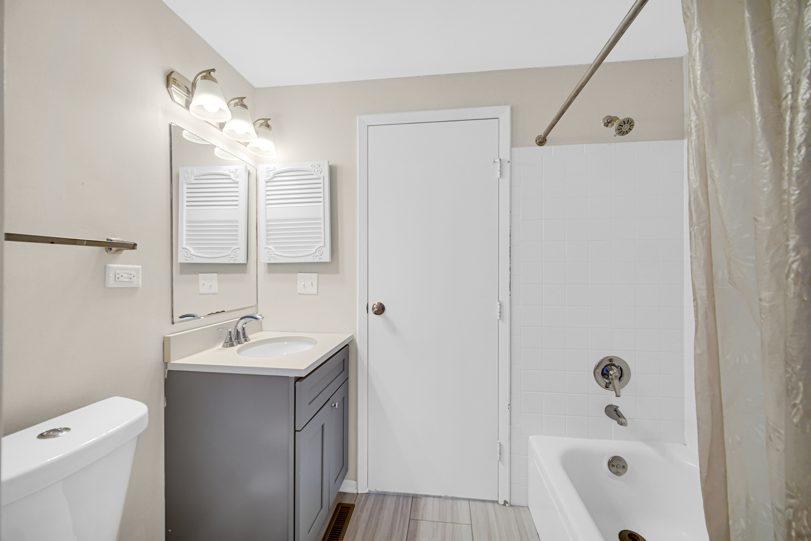 611 Kendall Court, Schaumburg, IL 60194