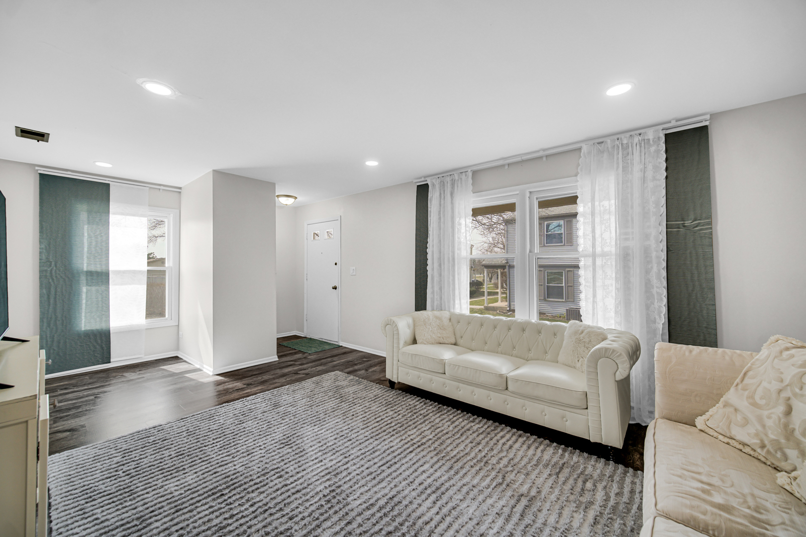 611 Kendall Court, Schaumburg, IL 60194