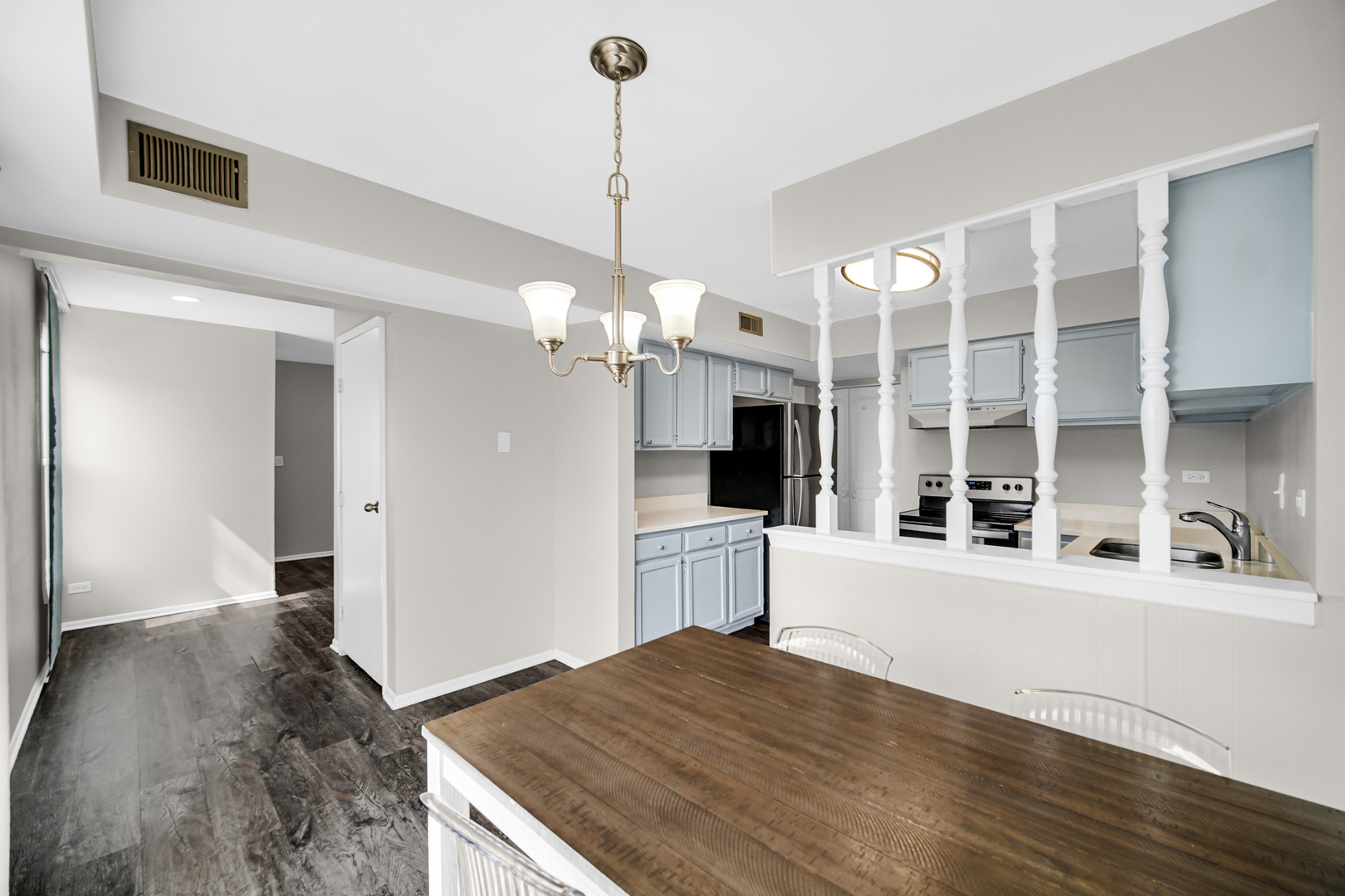 611 Kendall Court, Schaumburg, IL 60194