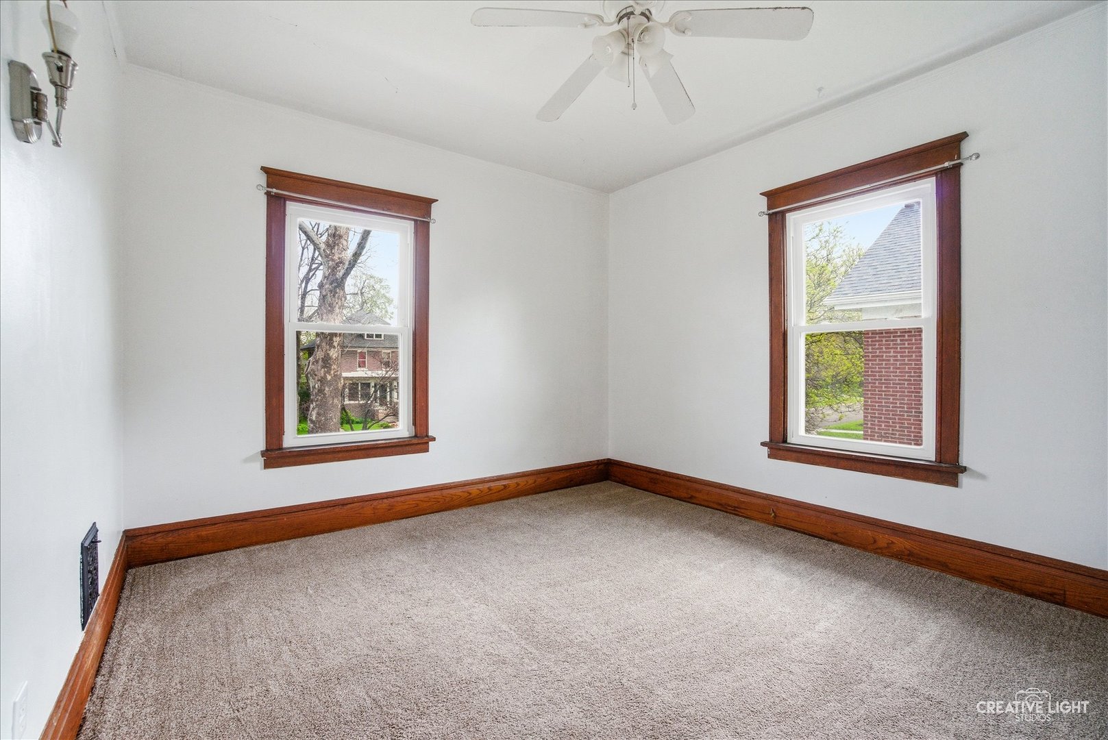 906 Garfield Avenue, Aurora, IL 60506