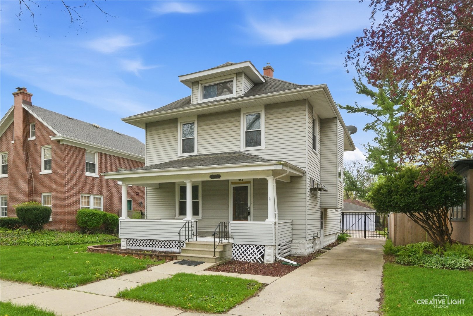 906 Garfield Avenue, Aurora, IL 60506