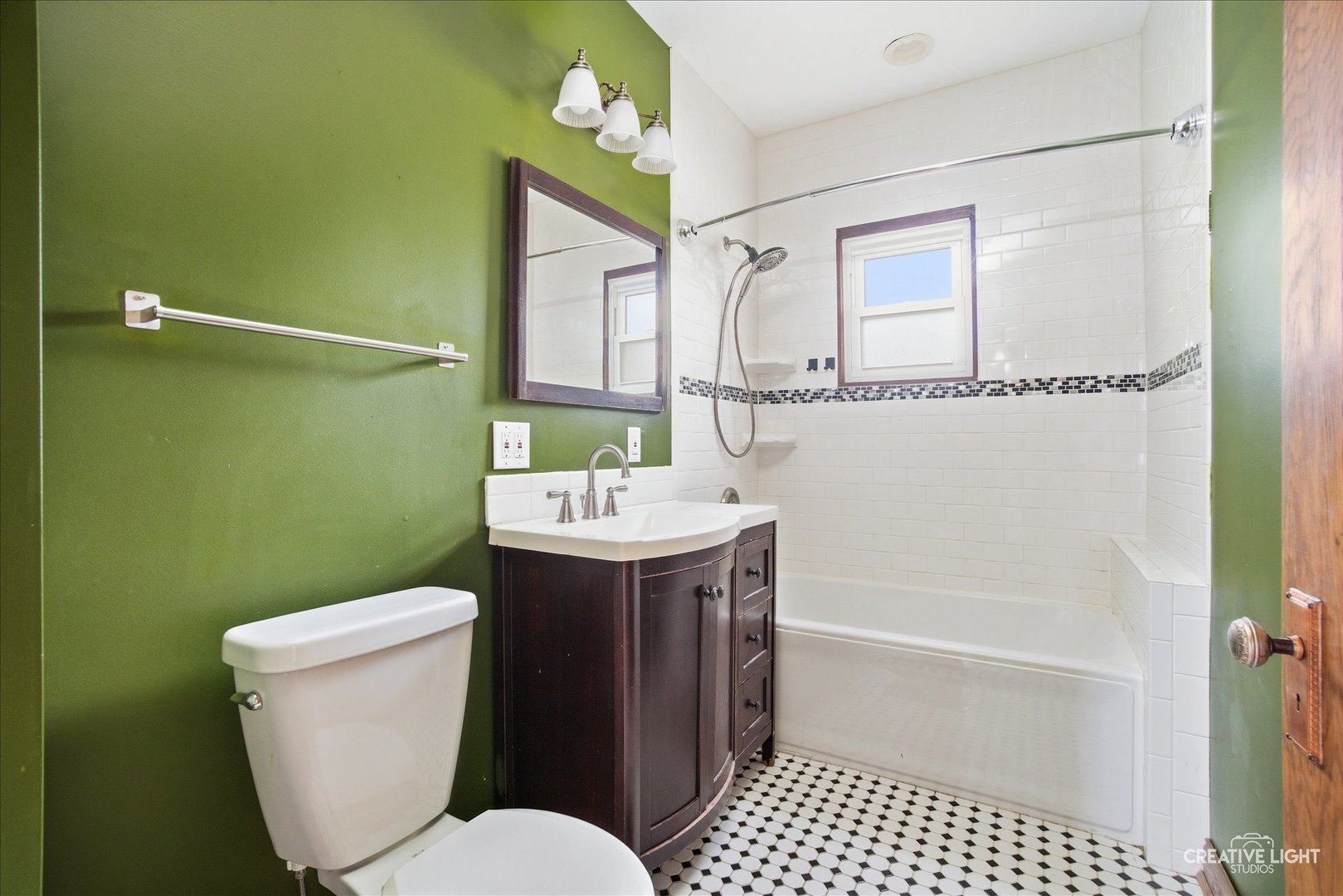 906 Garfield Avenue, Aurora, IL 60506