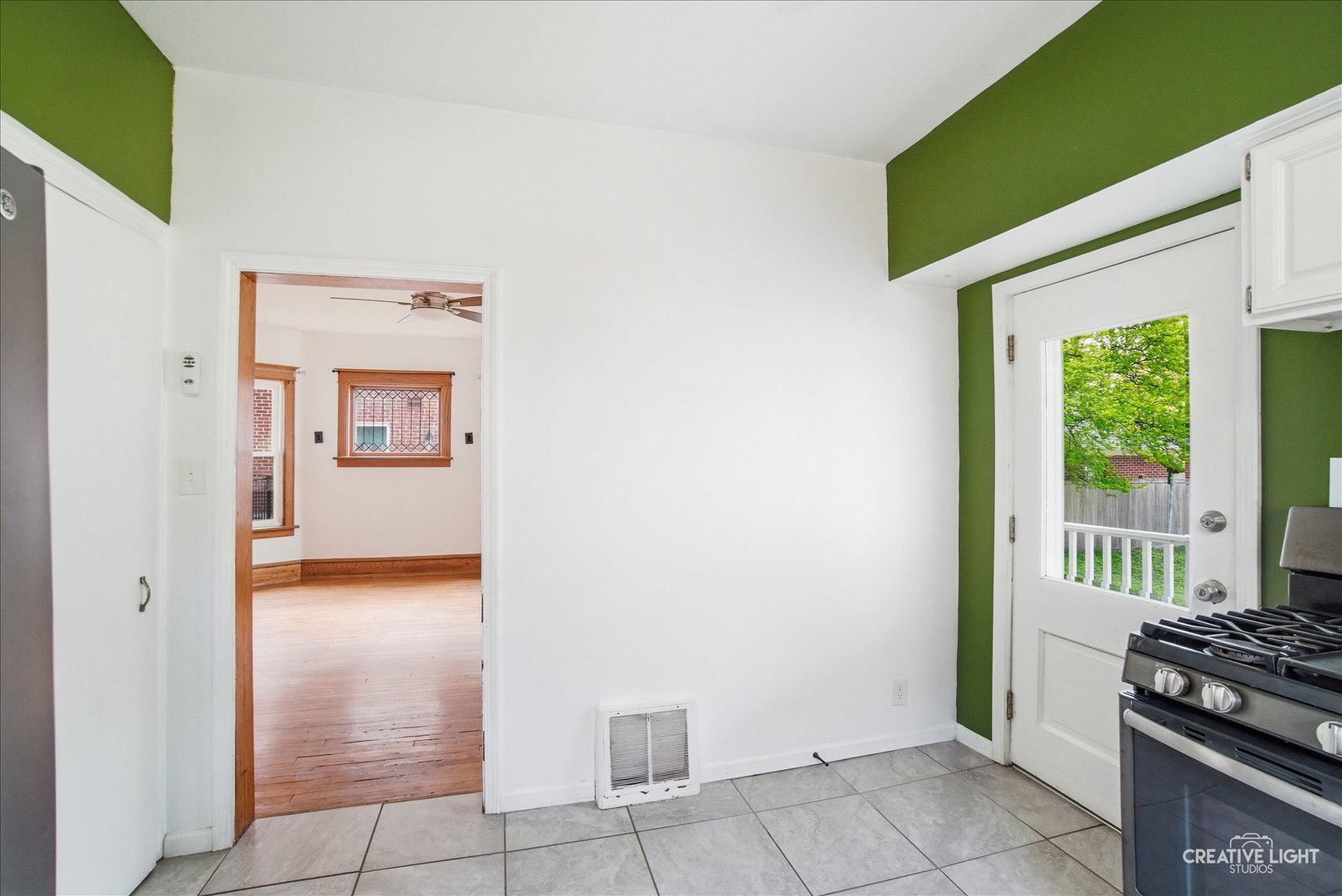 906 Garfield Avenue, Aurora, IL 60506