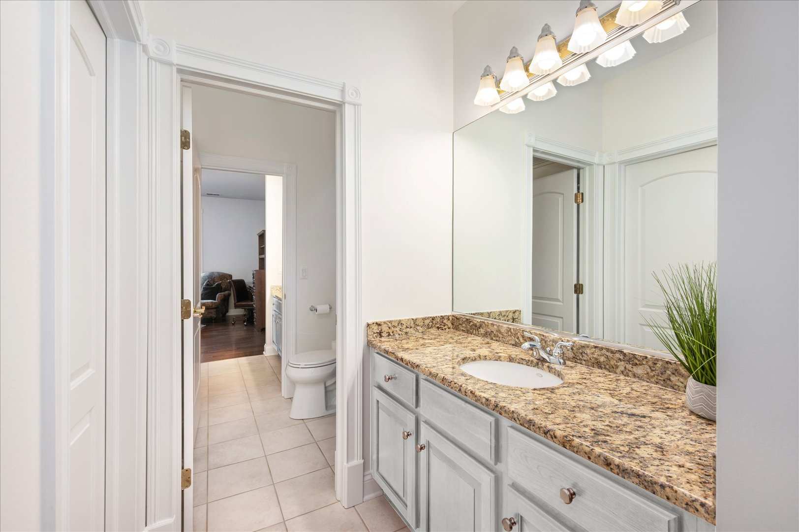 602 S Sunnyside Avenue, Elmhurst, IL 60126