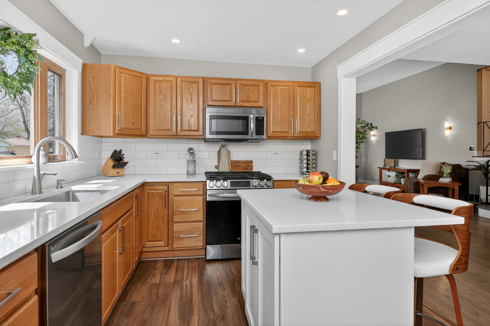 10681 Newbury Street, Westchester, IL 60154