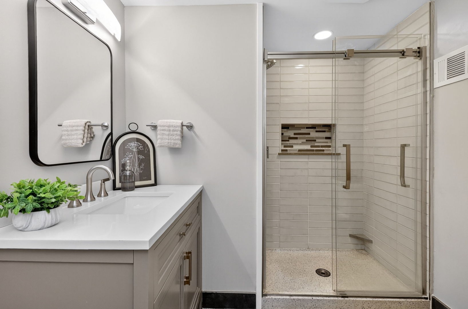 10681 Newbury Street, Westchester, IL 60154