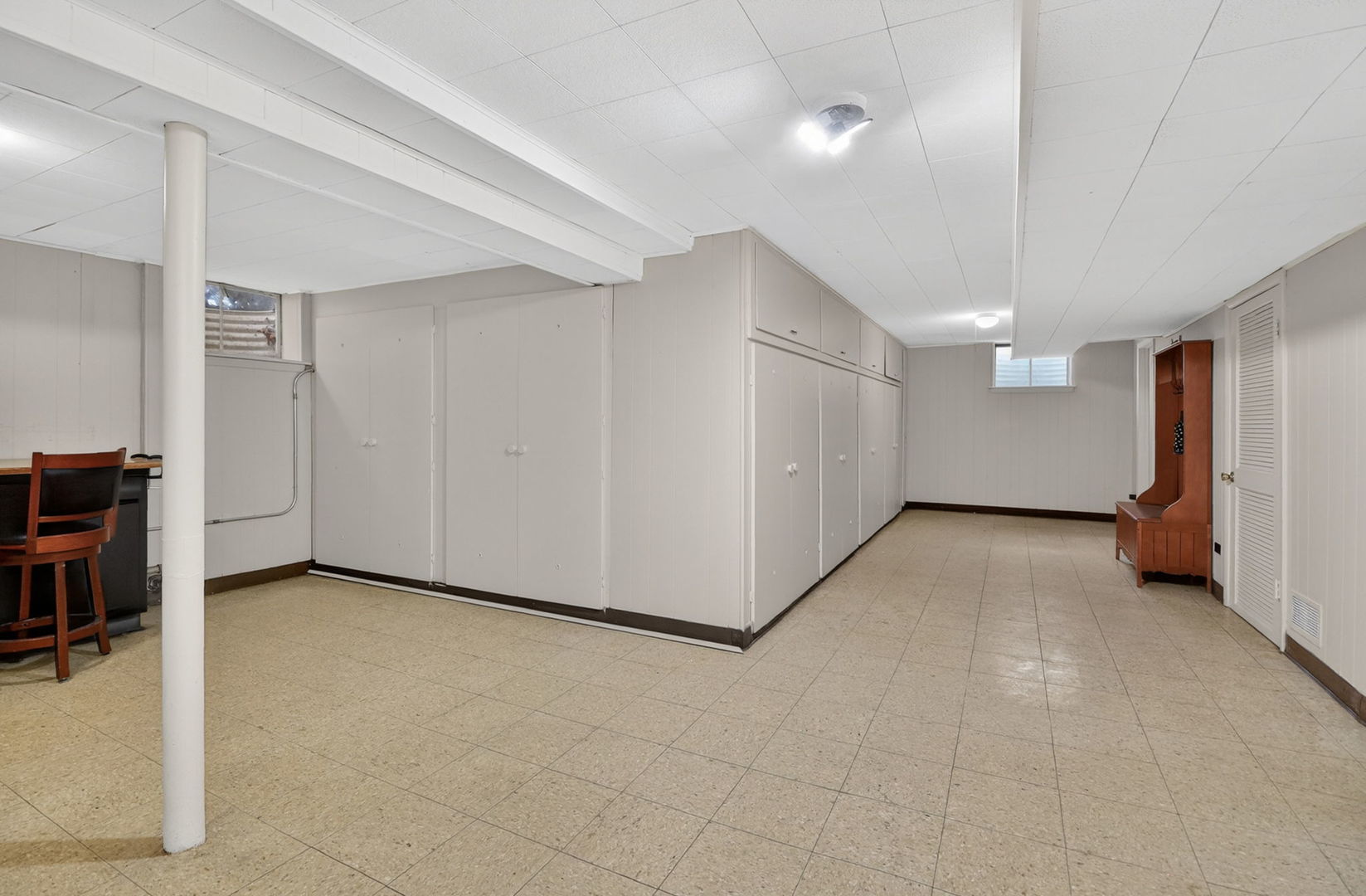 10681 Newbury Street, Westchester, IL 60154