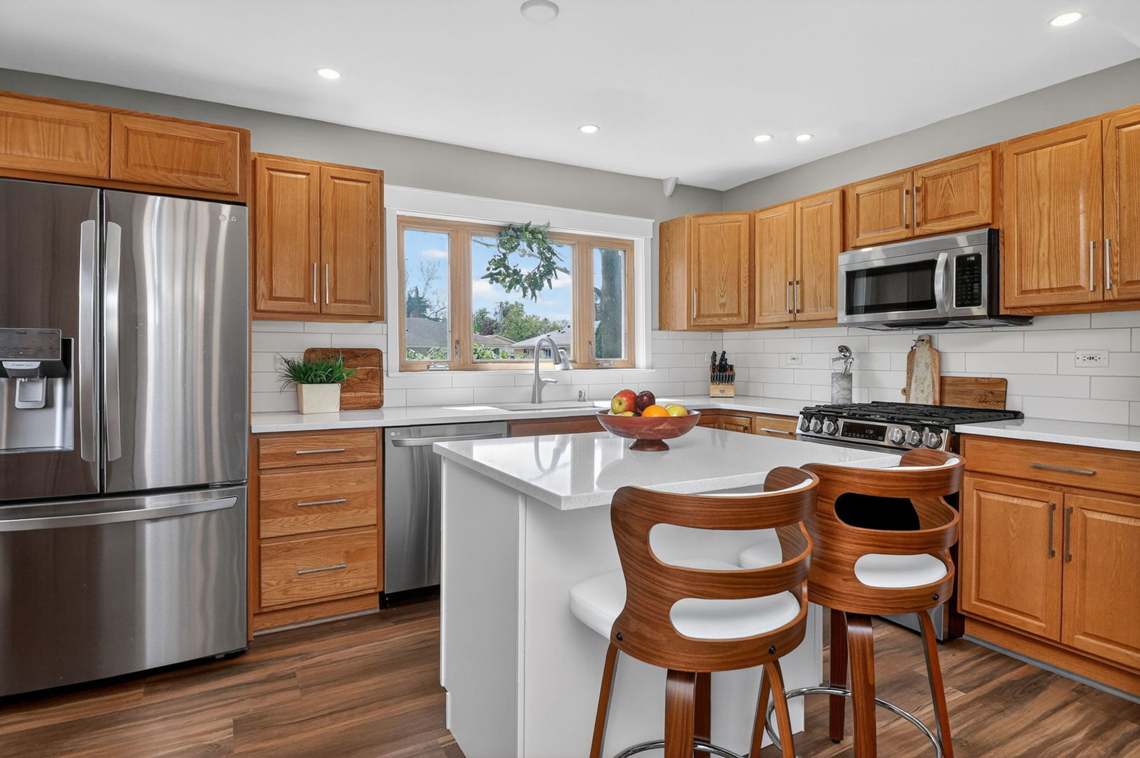 10681 Newbury Street, Westchester, IL 60154