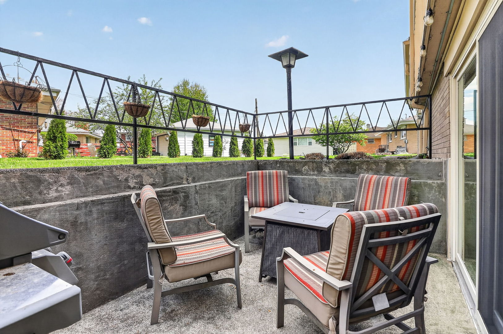 10681 Newbury Street, Westchester, IL 60154