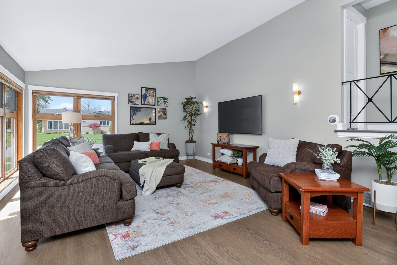 10681 Newbury Street, Westchester, IL 60154