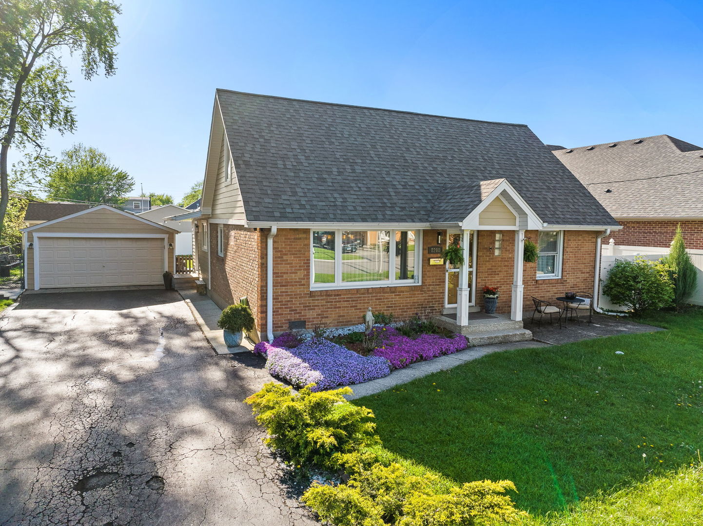 8208 Natoma Avenue, Burbank, IL 60459