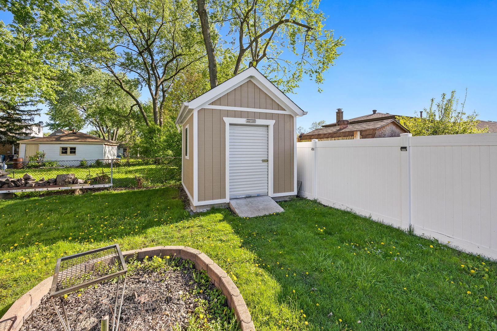 8208 Natoma Avenue, Burbank, IL 60459