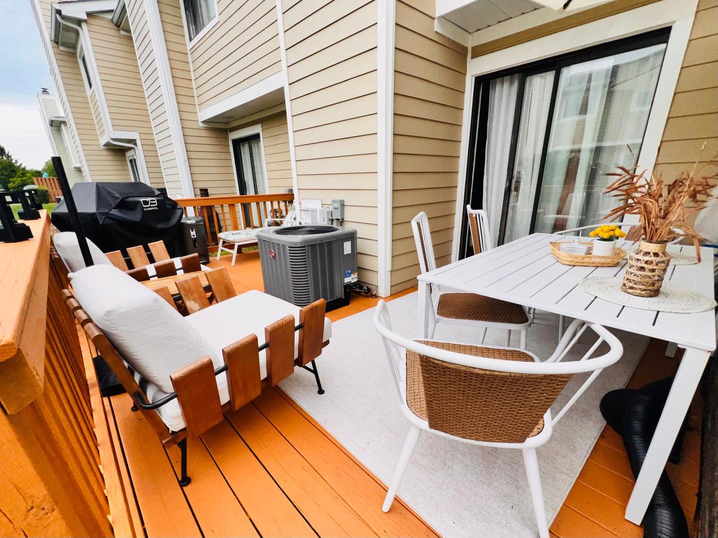 1174 N Chesapeake Lane, Palatine, IL 60074