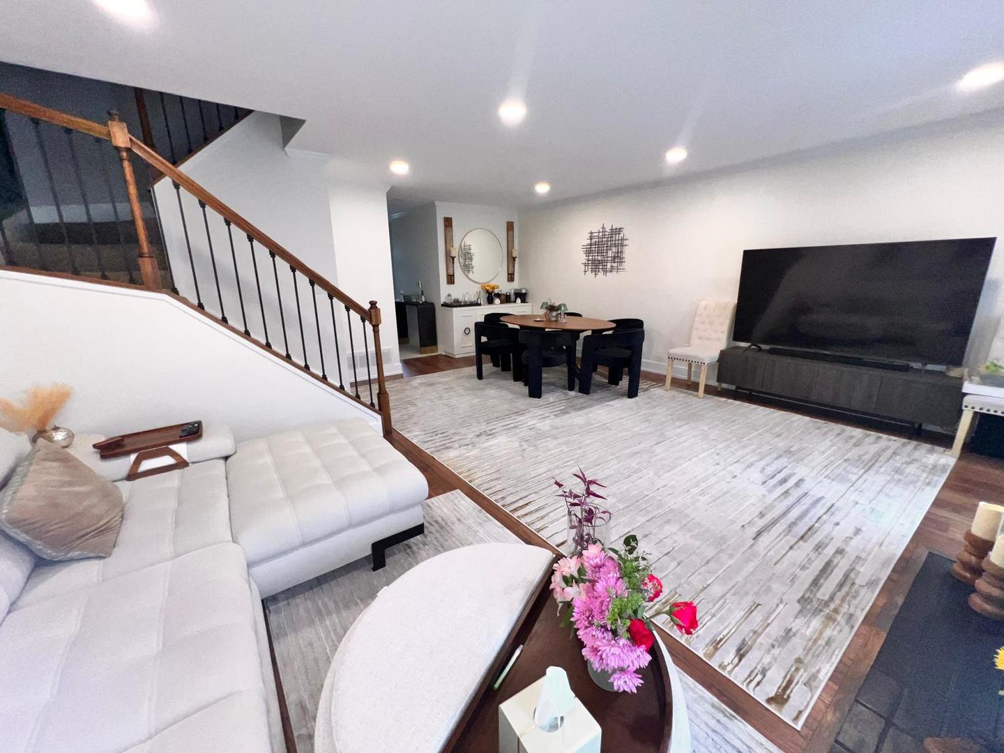 1174 N Chesapeake Lane, Palatine, IL 60074