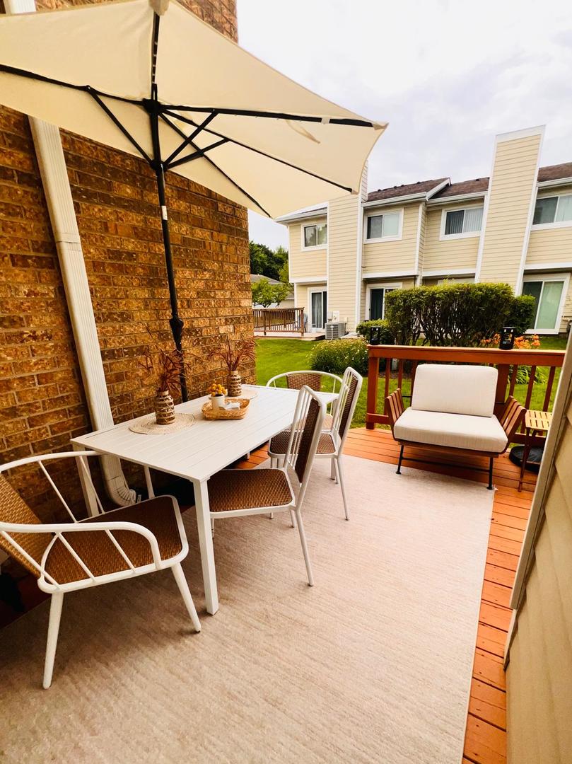 1174 N Chesapeake Lane, Palatine, IL 60074