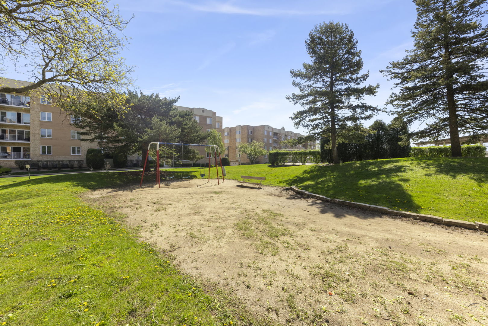 2222 S Stewart Avenue #2F, Lombard, IL 60148