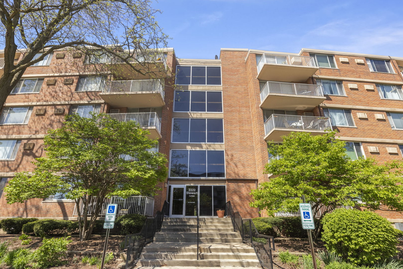 2222 S Stewart Avenue #2F, Lombard, IL 60148