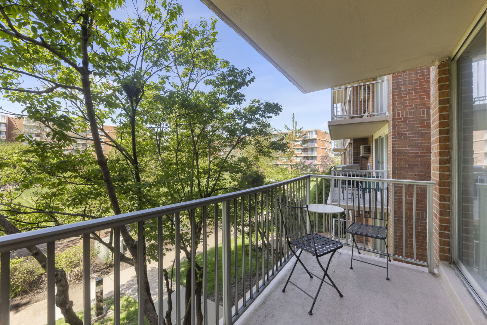 2222 S Stewart Avenue #2F, Lombard, IL 60148