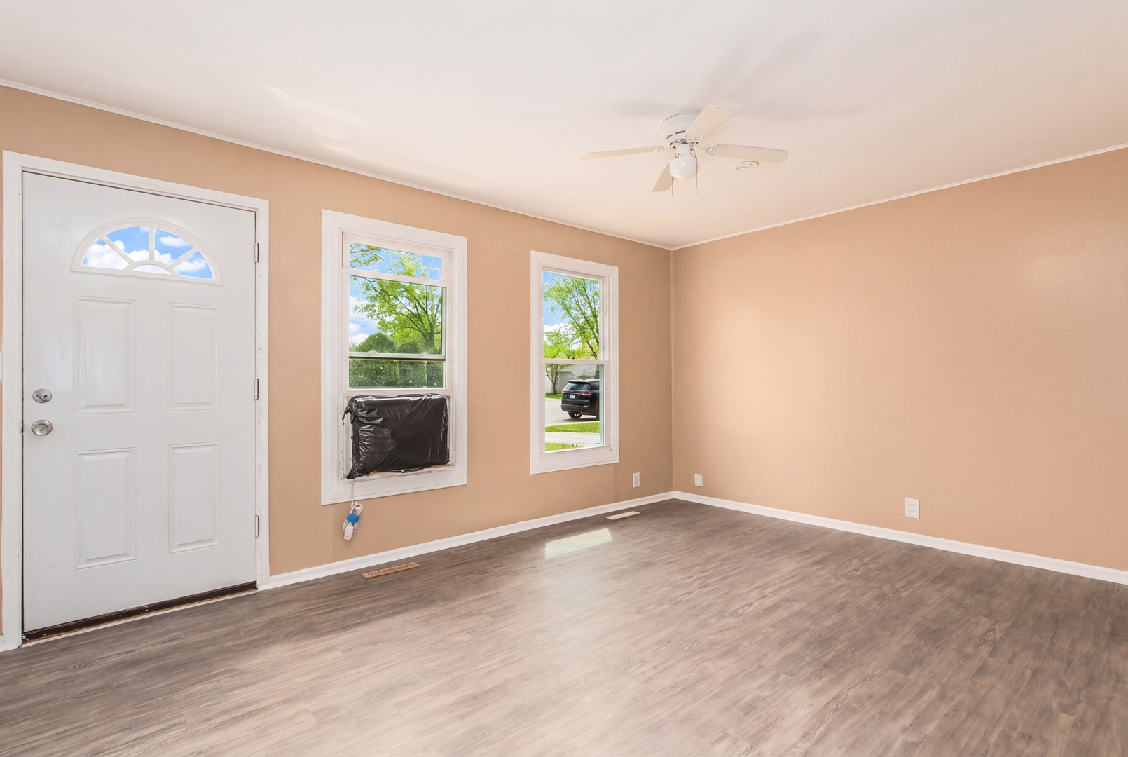 22 Wren Road, Carpentersville, IL 60110